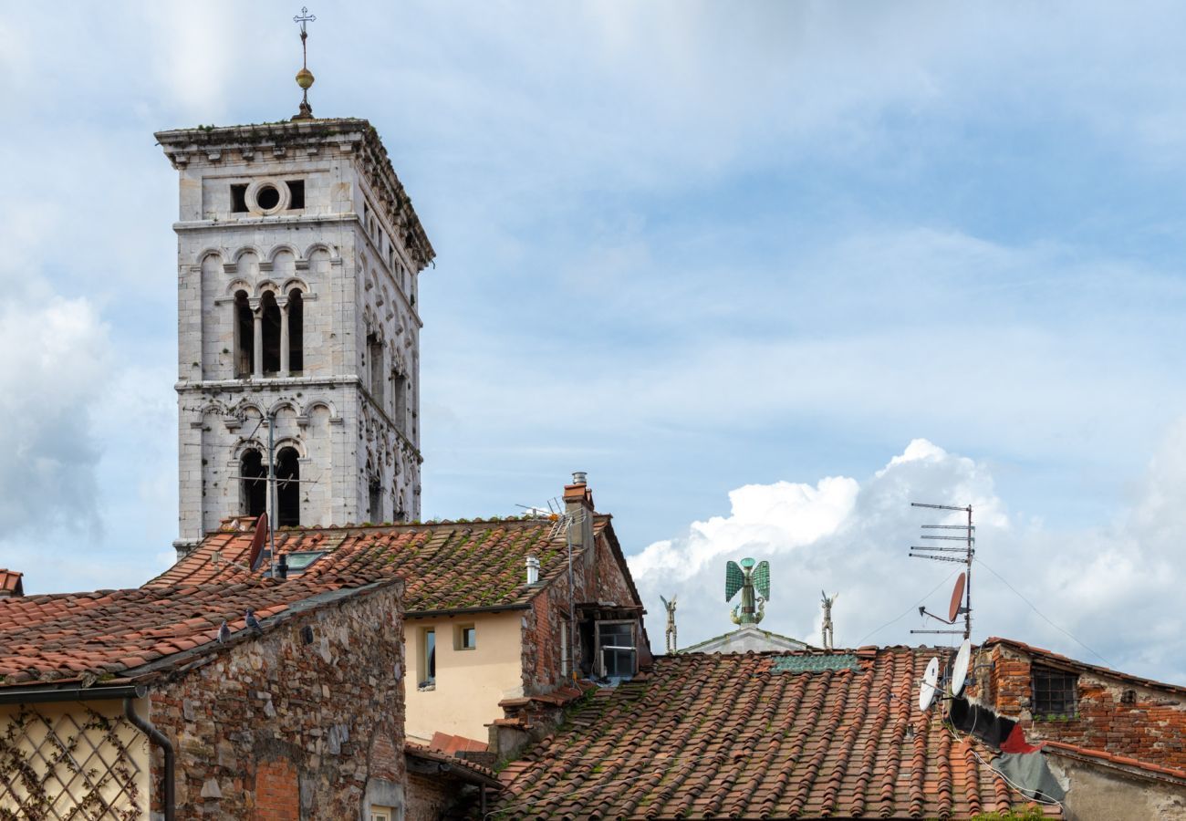 Ferienwohnung in Lucca - Panoramic Penthouse with Terrace, 2 bedrooms 2 bathrooms inside the Walls of Lucca