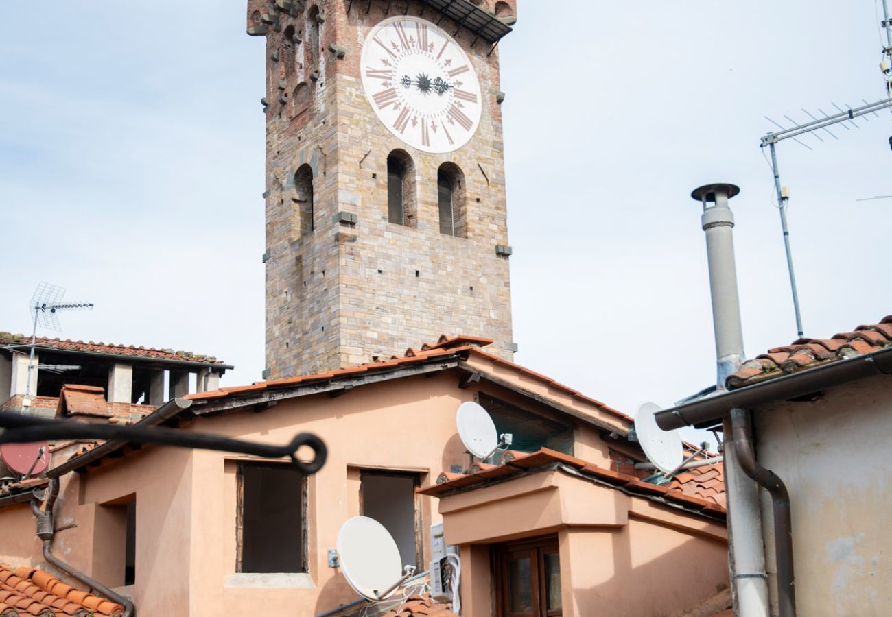 Ferienwohnung in Lucca - Panoramic Penthouse with Terrace, 2 bedrooms 2 bathrooms inside the Walls of Lucca