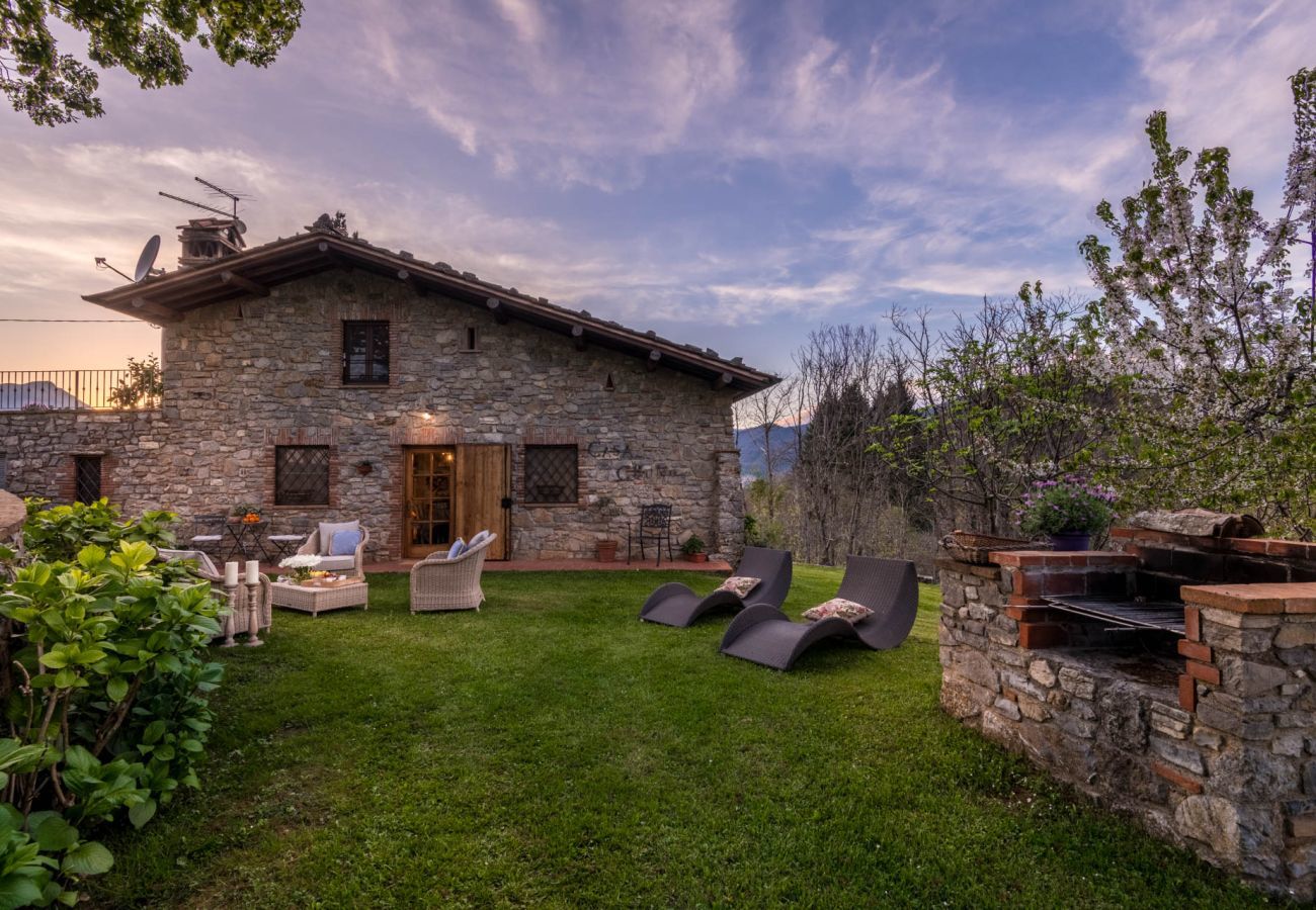 Villa in Pescaglia - Charming Farmhouse with Private Pool and View in Lucca