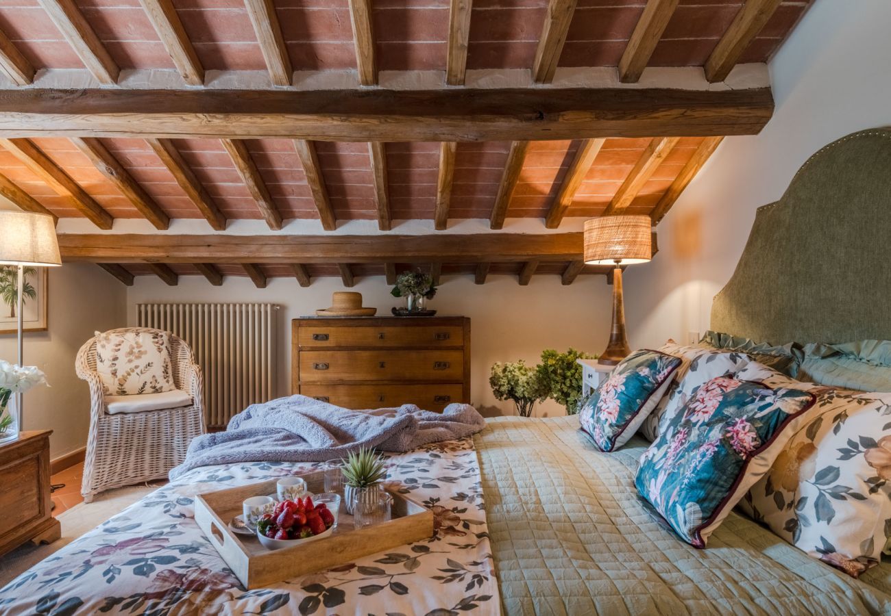 Villa in Pescaglia - Charming Farmhouse with Private Pool and View in Lucca