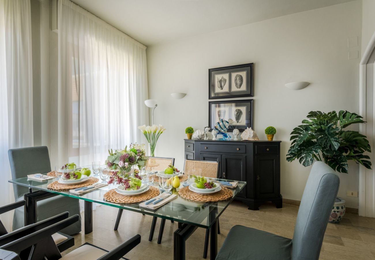 Ferienwohnung in Lido di Camaiore - Experience  Beachfront Coastal Elegance at Ocean Breeze