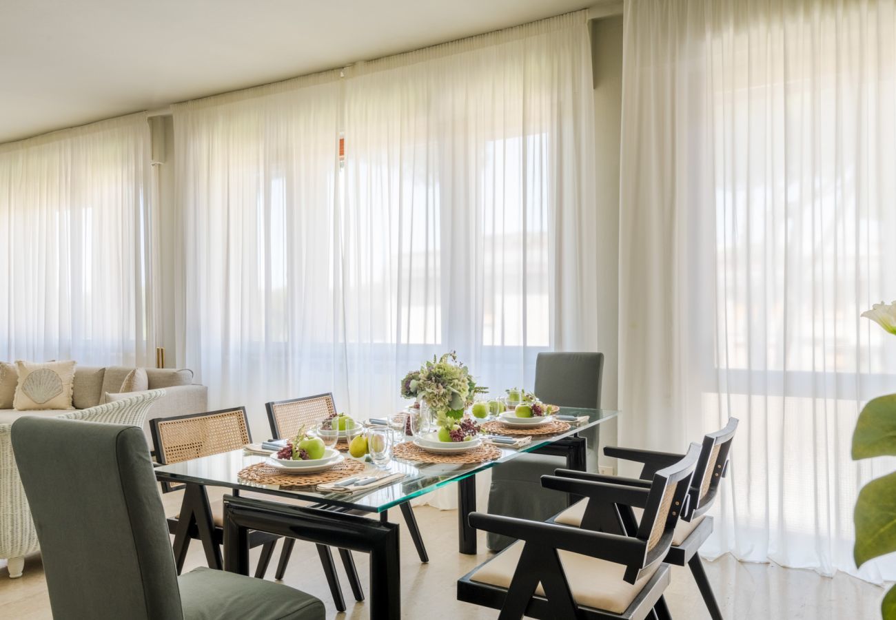 Ferienwohnung in Lido di Camaiore - Experience  Beachfront Coastal Elegance at Ocean Breeze