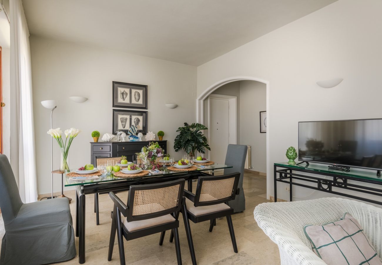 Ferienwohnung in Lido di Camaiore - Experience  Beachfront Coastal Elegance at Ocean Breeze