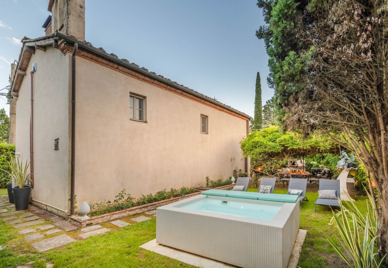 Villa in Lucca - La Chiesetta, an Antique Church with Pool