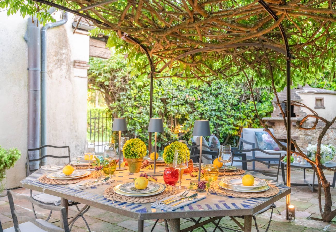 Villa in Lucca - La Chiesetta, an Antique Church with Pool