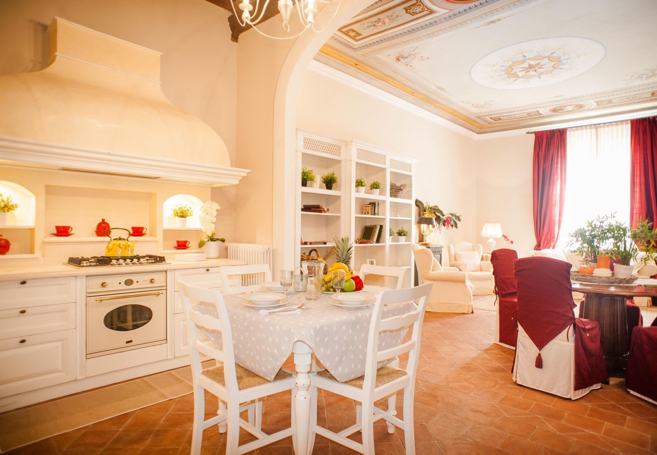 Apartment in Lucca - BEYOND THE EXTRAORDINARY Romantic Quiet Spacious Apartment Next to Guinigi Tower