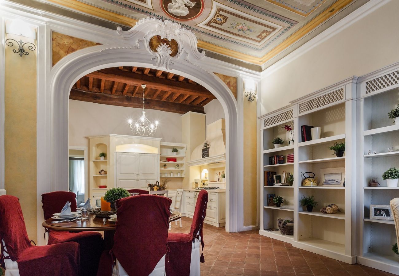 Apartment in Lucca - BEYOND THE EXTRAORDINARY Romantic Quiet Spacious Apartment Next to Guinigi Tower