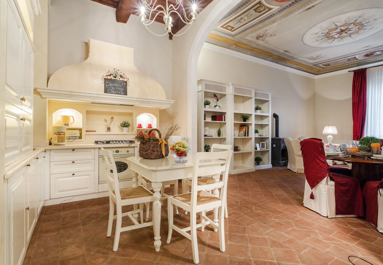 Apartment in Lucca - BEYOND THE EXTRAORDINARY Romantic Quiet Spacious Apartment Next to Guinigi Tower