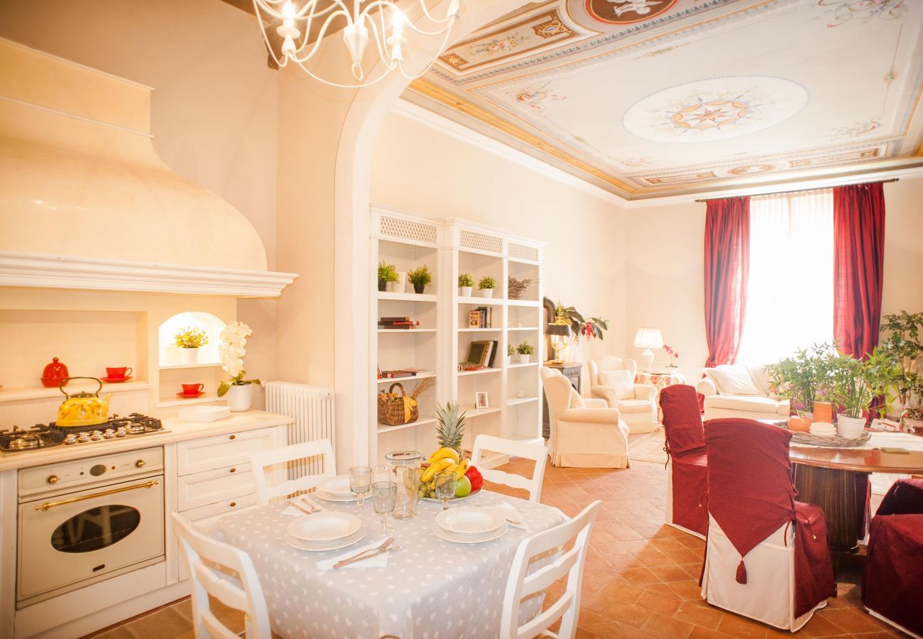 Apartment in Lucca - BEYOND THE EXTRAORDINARY Romantic Quiet Spacious Apartment Next to Guinigi Tower