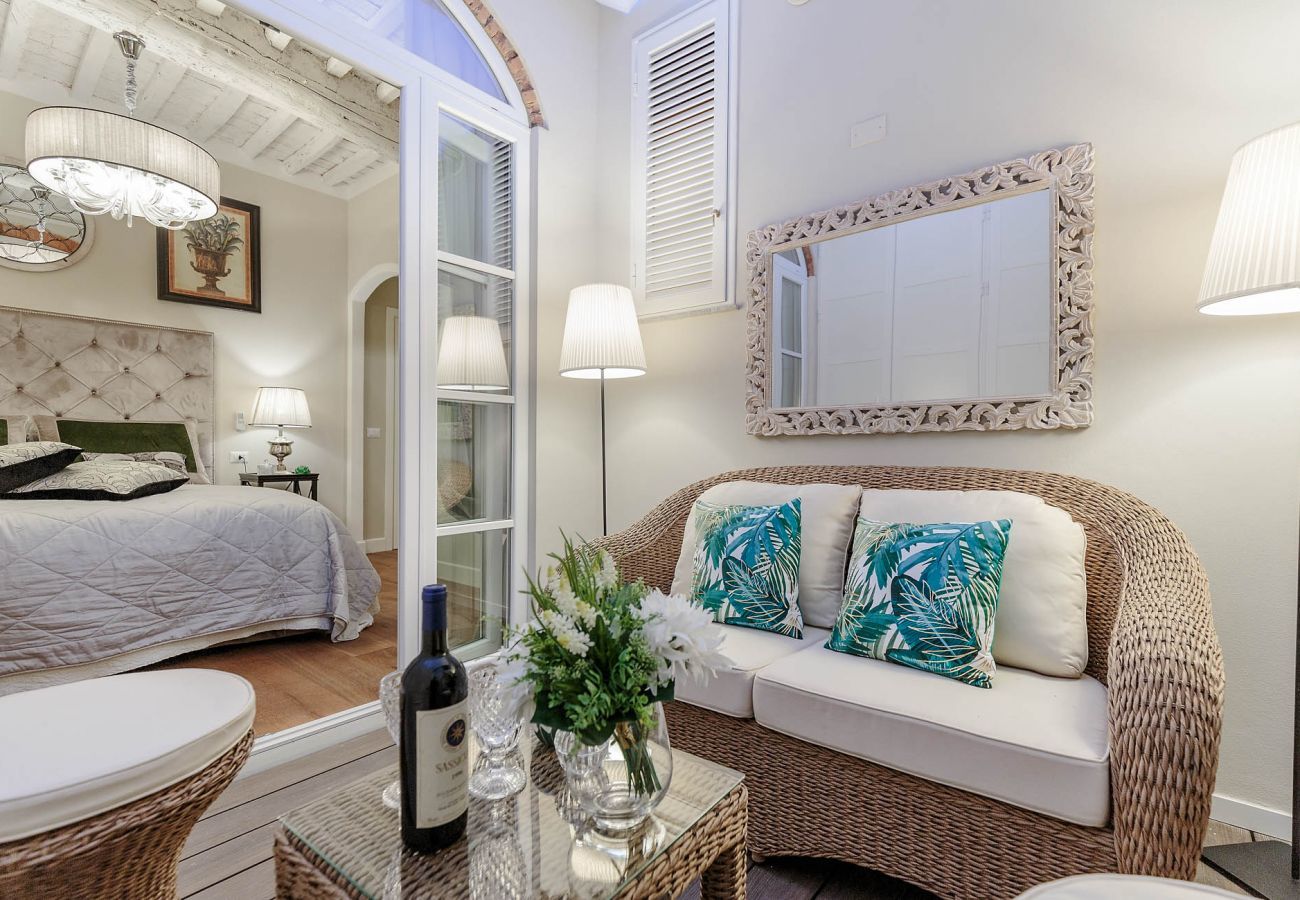 Apartment in Lucca - CASA ETTORE, Romantic and Luxury 3 Bedroom Apartment inside the Walls of Lucca