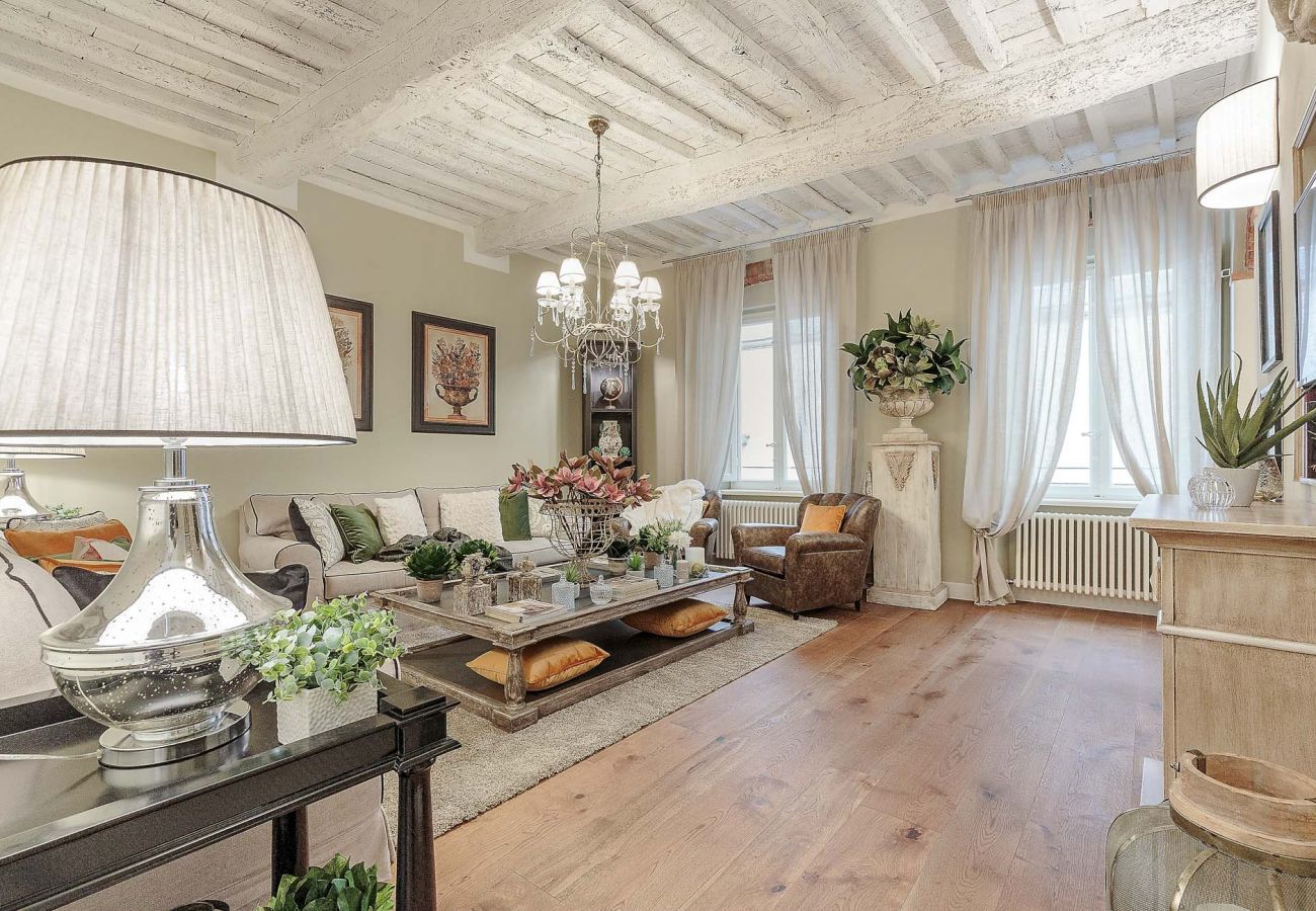 Apartment in Lucca - CASA ETTORE, Romantic and Luxury 3 Bedroom Apartment inside the Walls of Lucca