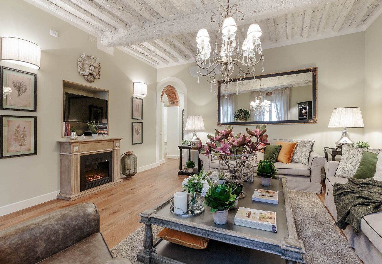 Apartment in Lucca - CASA ETTORE, Romantic and Luxury 3 Bedroom Apartment inside the Walls of Lucca