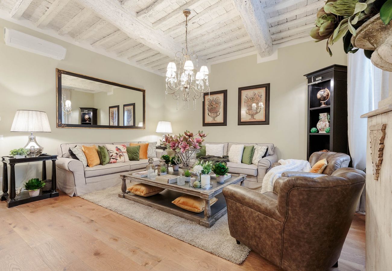 Apartment in Lucca - CASA ETTORE, Romantic and Luxury 3 Bedroom Apartment inside the Walls of Lucca