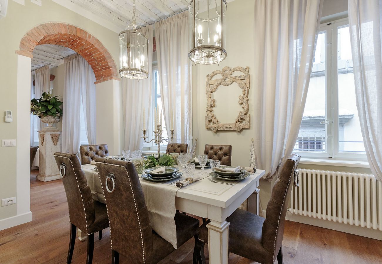 Apartment in Lucca - CASA ETTORE, Romantic and Luxury 3 Bedroom Apartment inside the Walls of Lucca