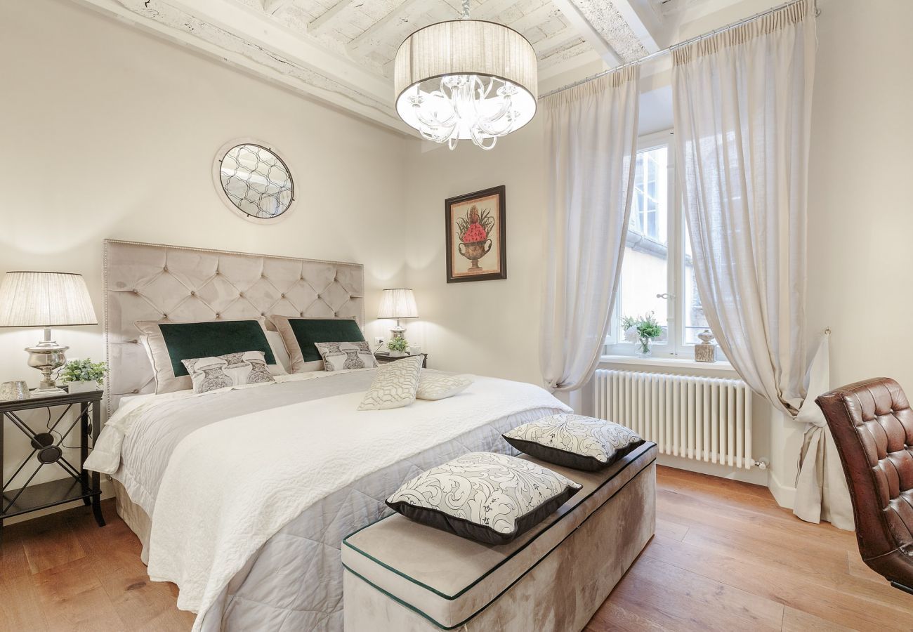 Apartment in Lucca - CASA ETTORE, Romantic and Luxury 3 Bedroom Apartment inside the Walls of Lucca