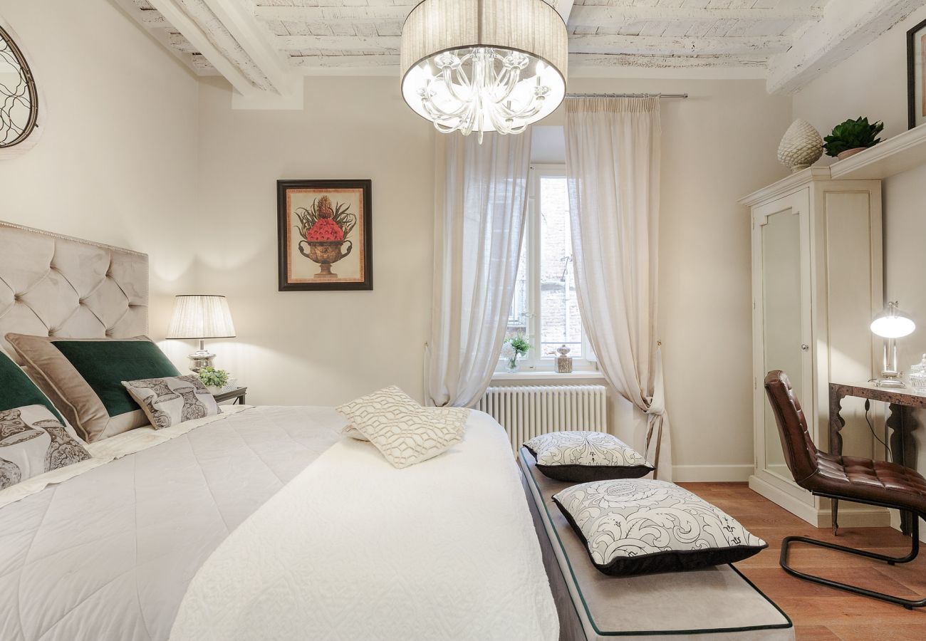 Apartment in Lucca - CASA ETTORE, Romantic and Luxury 3 Bedroom Apartment inside the Walls of Lucca