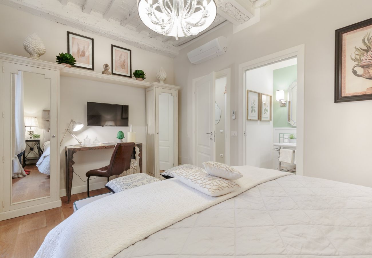 Apartment in Lucca - CASA ETTORE, Romantic and Luxury 3 Bedroom Apartment inside the Walls of Lucca