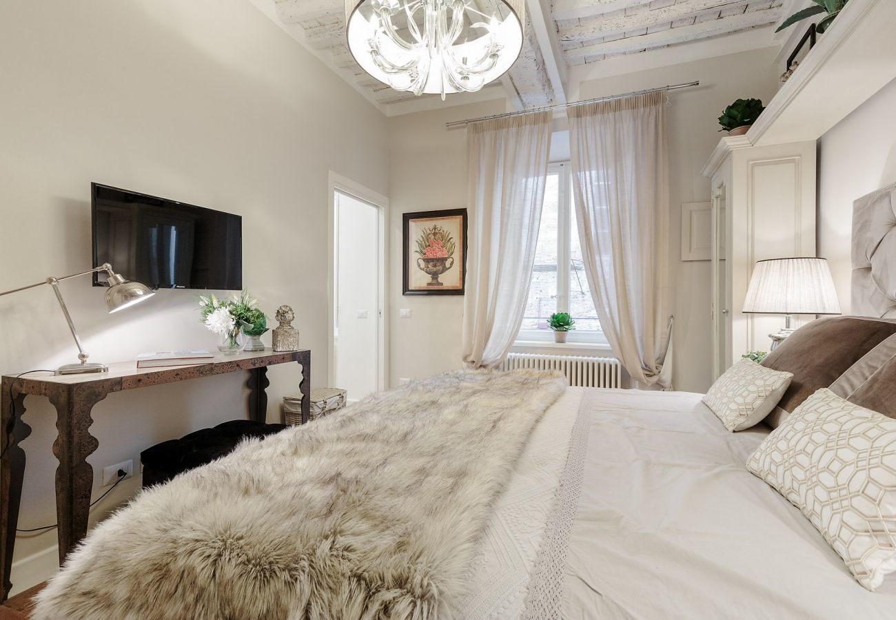 Apartment in Lucca - CASA ETTORE, Romantic and Luxury 3 Bedroom Apartment inside the Walls of Lucca