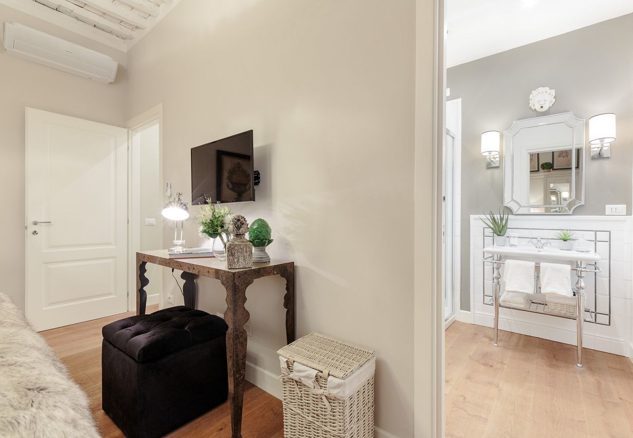 Apartment in Lucca - CASA ETTORE, Romantic and Luxury 3 Bedroom Apartment inside the Walls of Lucca