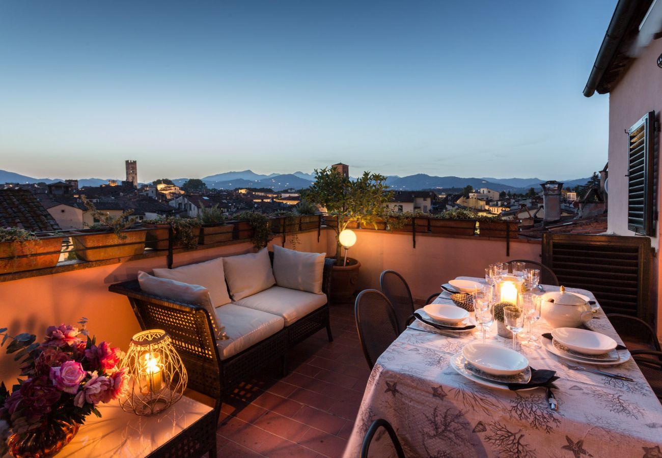 Apartment in Lucca - Top-Floor Penthouse with Panoramic Terrace in Lucca