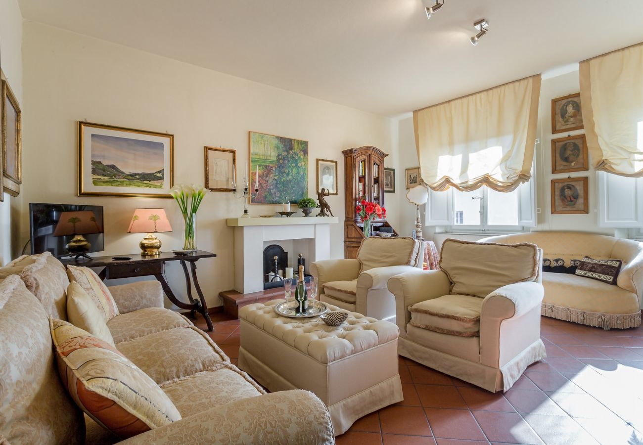 Apartment in Lucca - Top-Floor Penthouse with Panoramic Terrace in Lucca