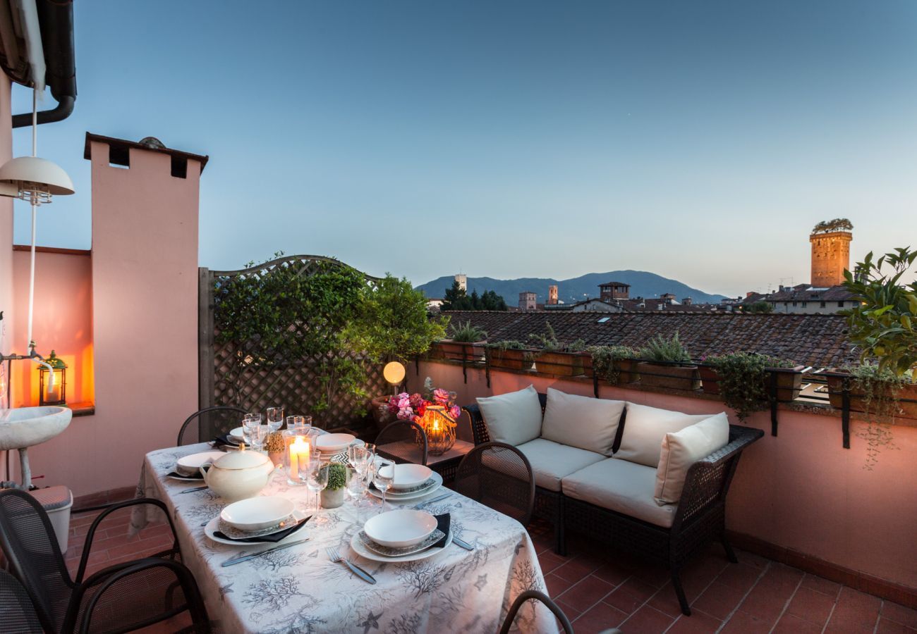 Apartment in Lucca - Top-Floor Penthouse with Panoramic Terrace in Lucca