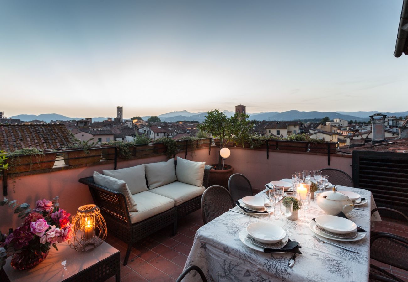 Apartment in Lucca - Top-Floor Penthouse with Panoramic Terrace in Lucca