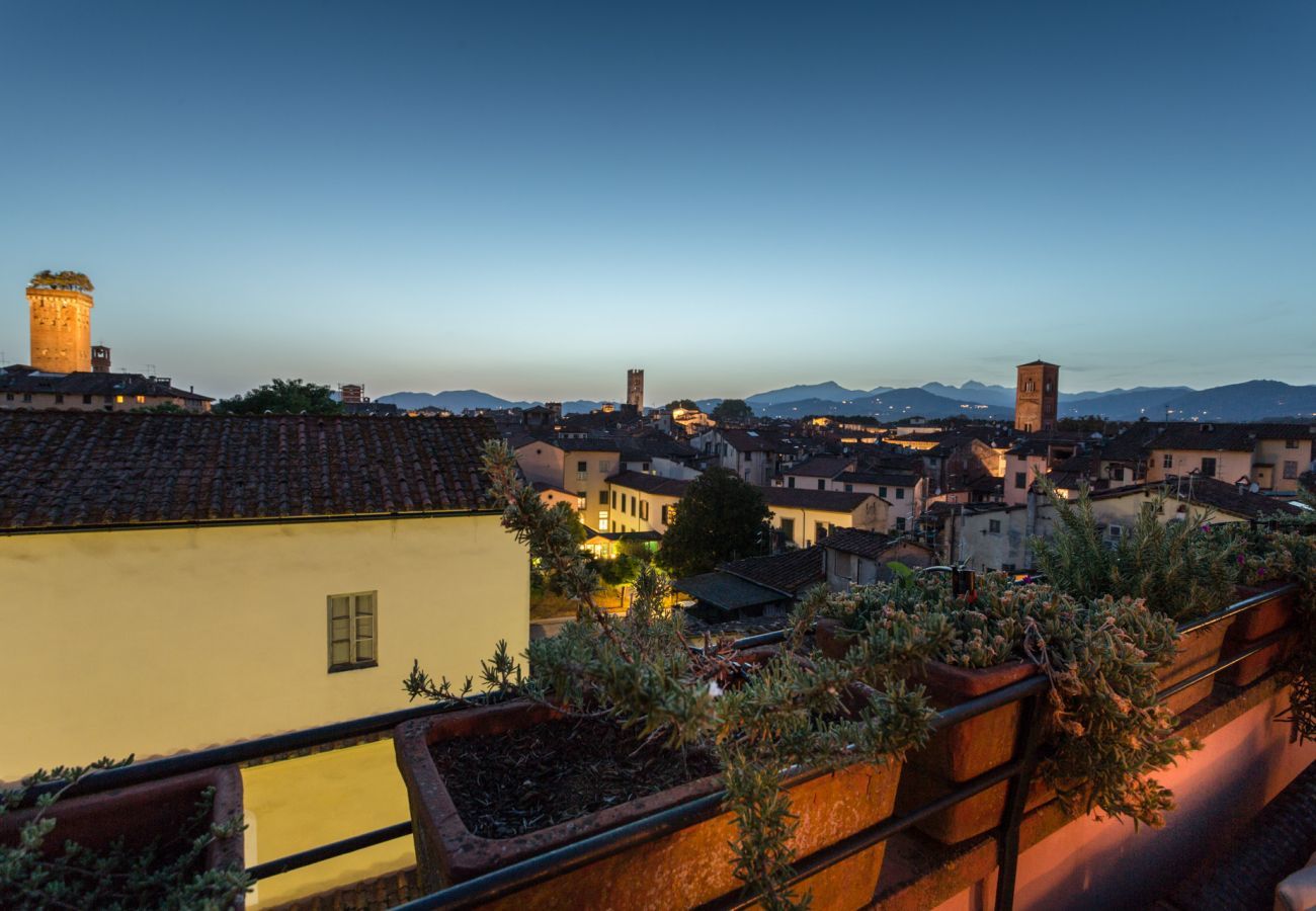 Apartment in Lucca - Top-Floor Penthouse with Panoramic Terrace in Lucca