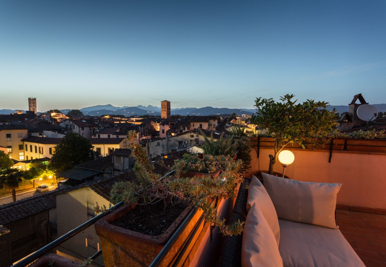 Apartment in Lucca - Top-Floor Penthouse with Panoramic Terrace in Lucca