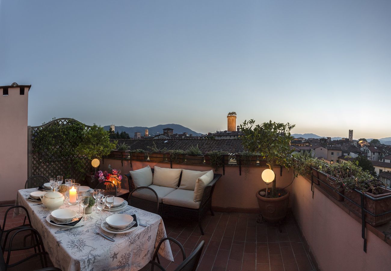 Apartment in Lucca - Top-Floor Penthouse with Panoramic Terrace in Lucca