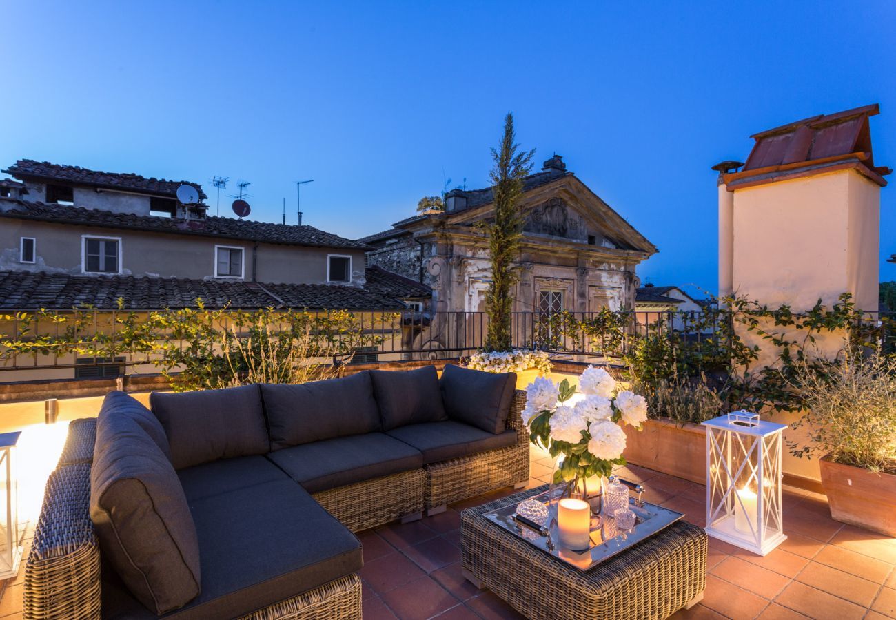 Apartment in Lucca - Flourish Apartment with Grand Terrace inside Lucca City Centre