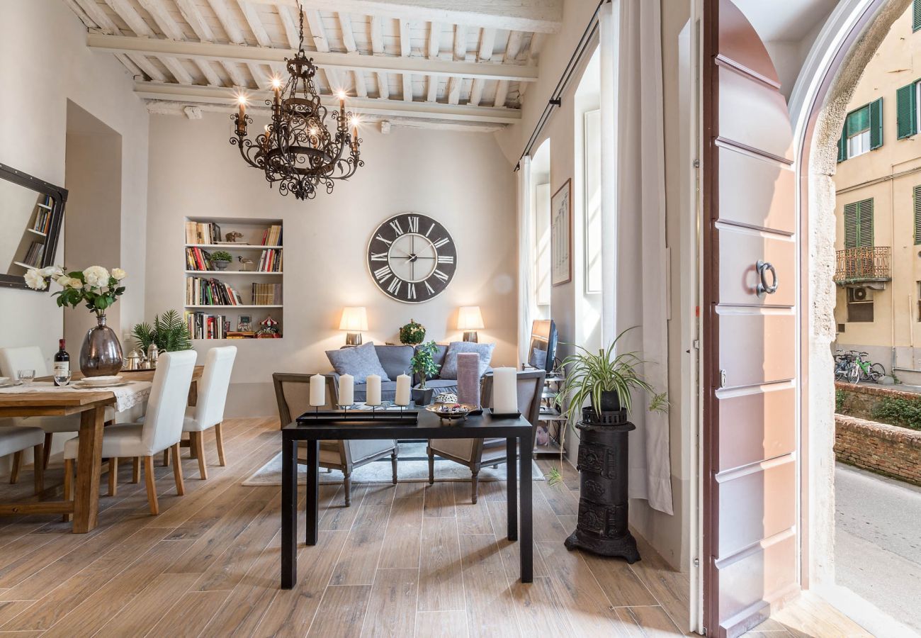 Apartment in Lucca - Modern comfort in Lucca's Picturesque Canal District