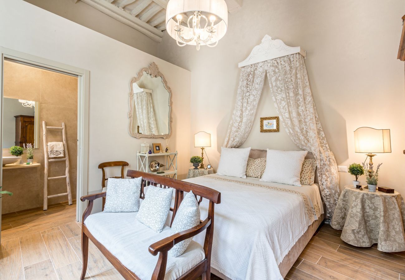 Apartment in Lucca - Modern comfort in Lucca's Picturesque Canal District