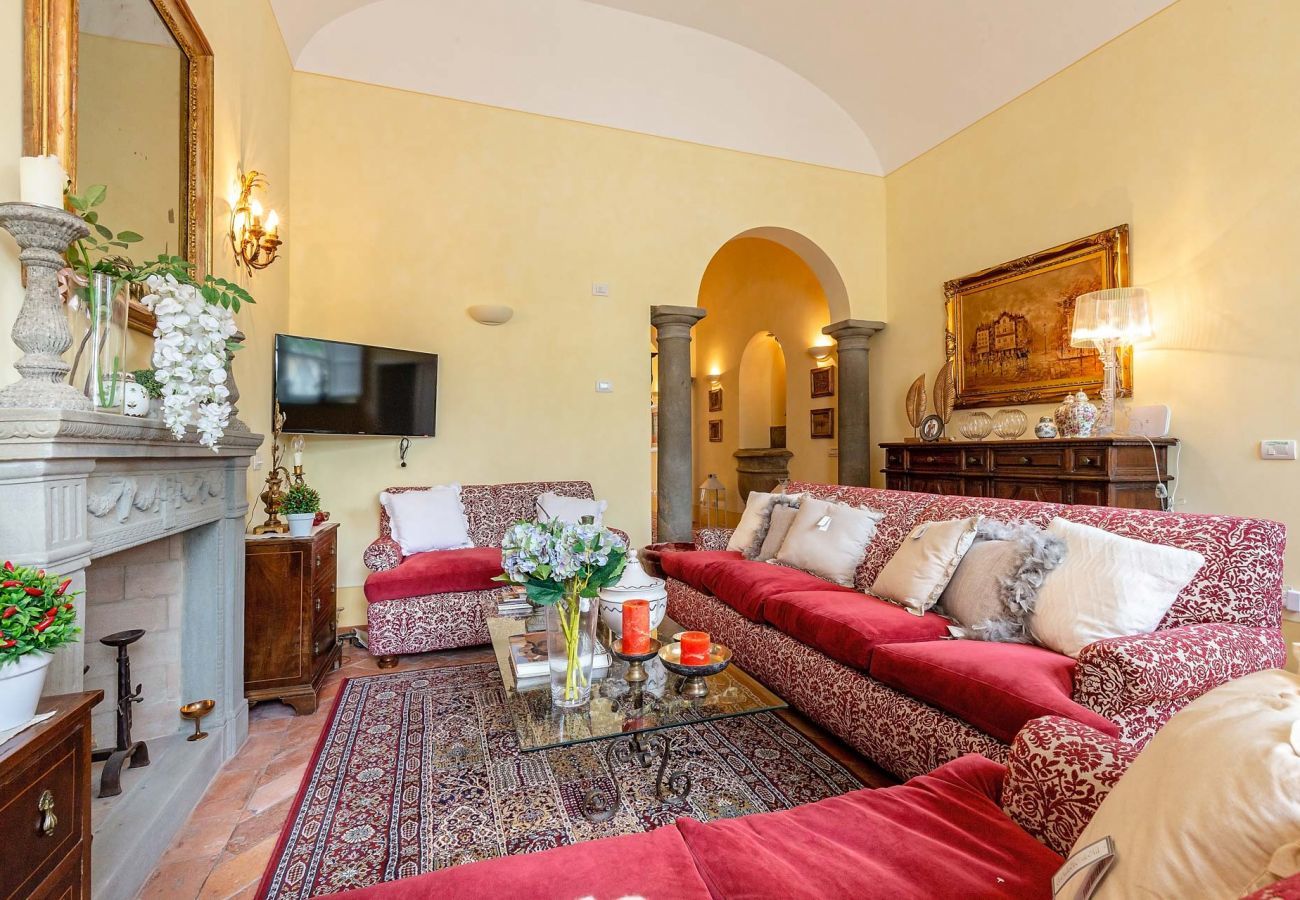 Apartment in Lucca - Spacious Ground Floor Apartment with Private Garden Inside the Walls of Lucca