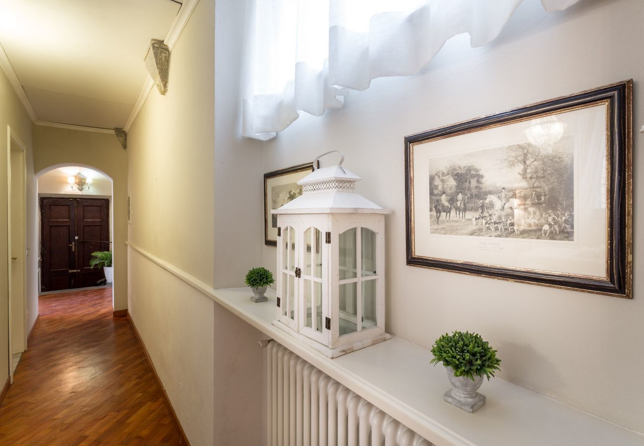 Apartment in Lucca - Opera Music in a Spacious Central Apartment Overlooking the Cathedral