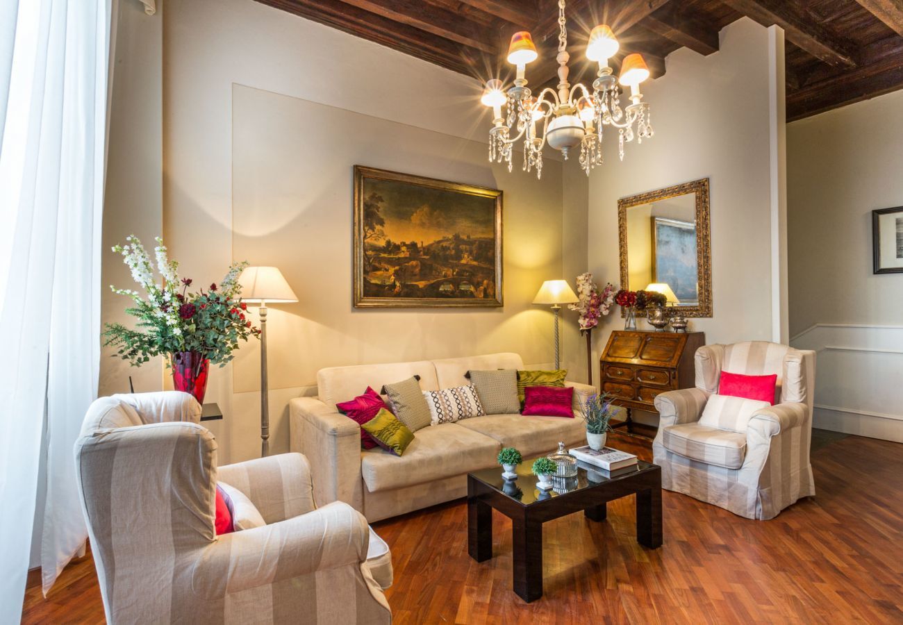 Apartment in Lucca - Opera Music in a Spacious Central Apartment Overlooking the Cathedral