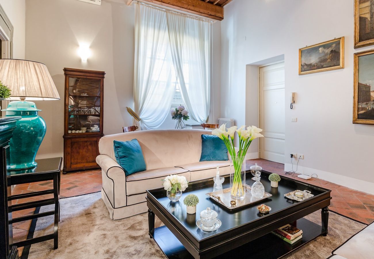 Apartment in Lucca - Casa Simonetta: Modern and Antique Ground Floor Apartment inside the Walls of Lucca