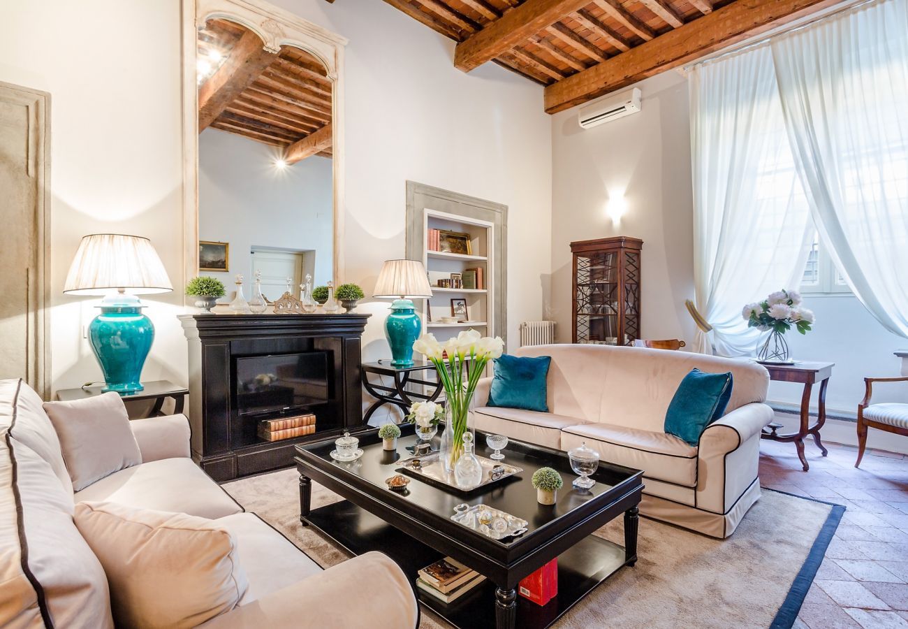 Apartment in Lucca - Casa Simonetta: Modern and Antique Ground Floor Apartment inside the Walls of Lucca