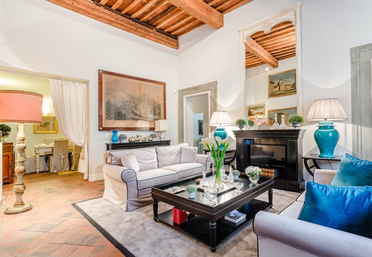 Apartment in Lucca - Casa Simonetta: Modern and Antique Ground Floor Apartment inside the Walls of Lucca