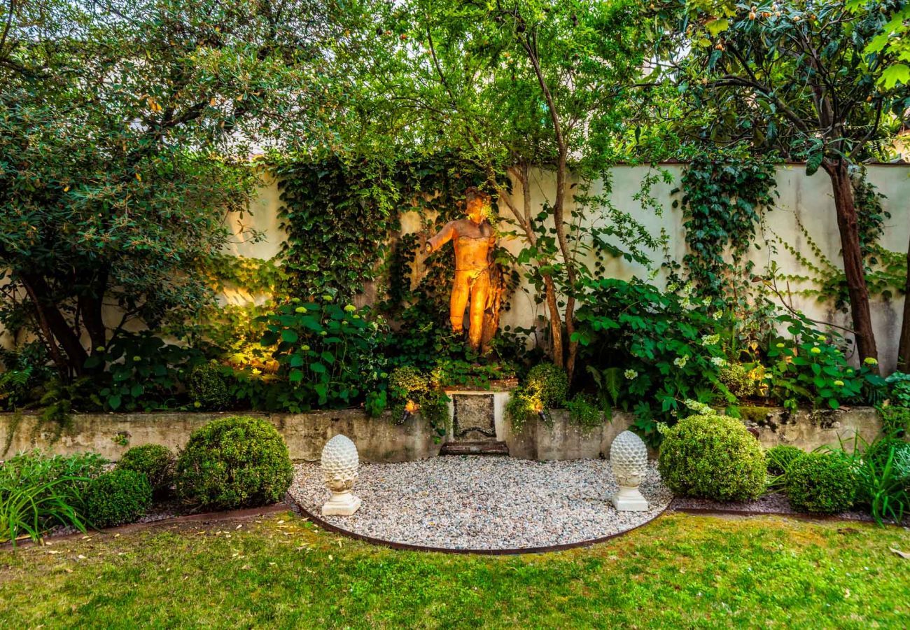 Apartment in Lucca - LA CASINA Luxury Home inside the Walls of Lucca with Garden, A/c, Wifi