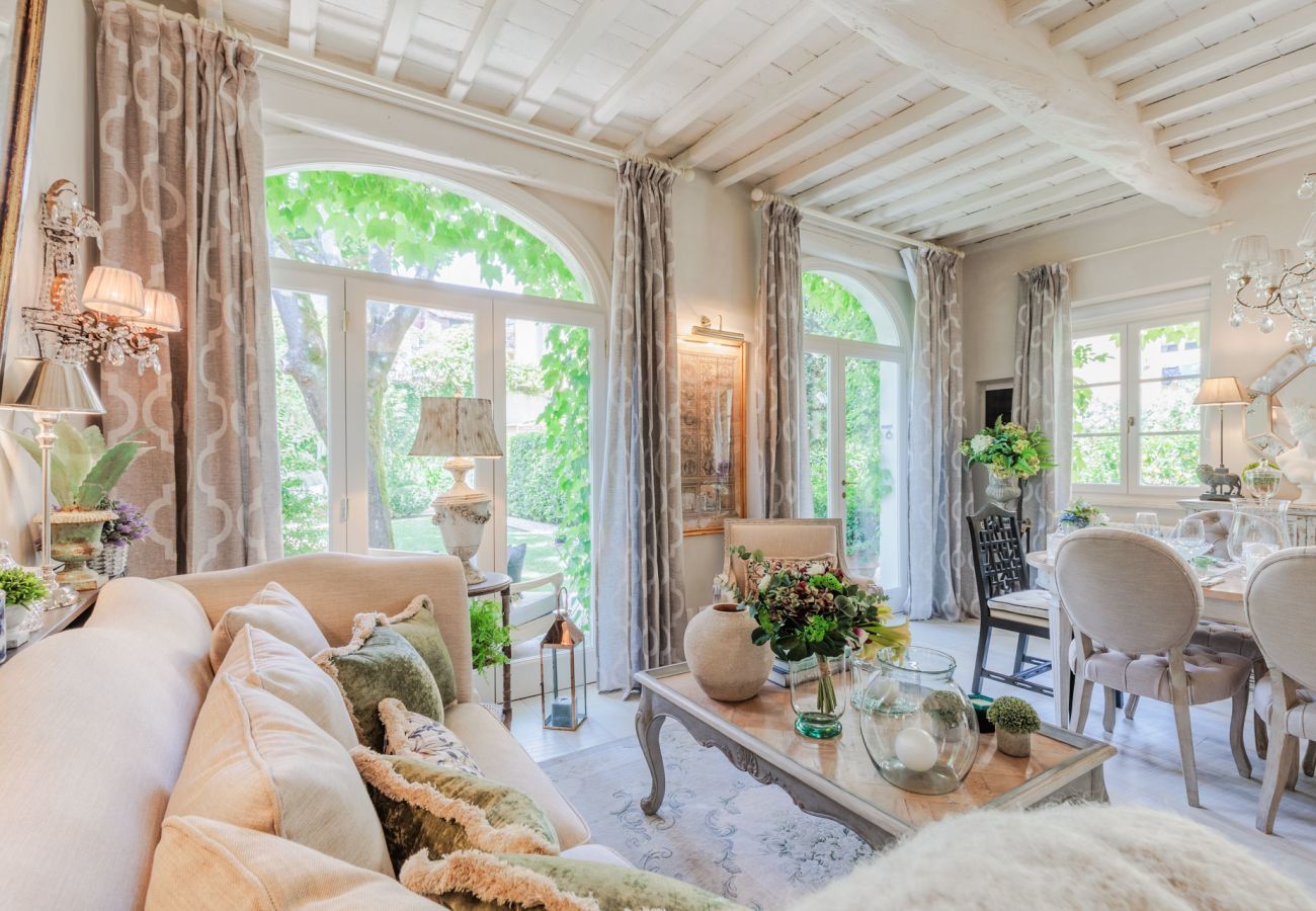 Apartment in Lucca - LA CASINA Luxury Home inside the Walls of Lucca with Garden, A/c, Wifi