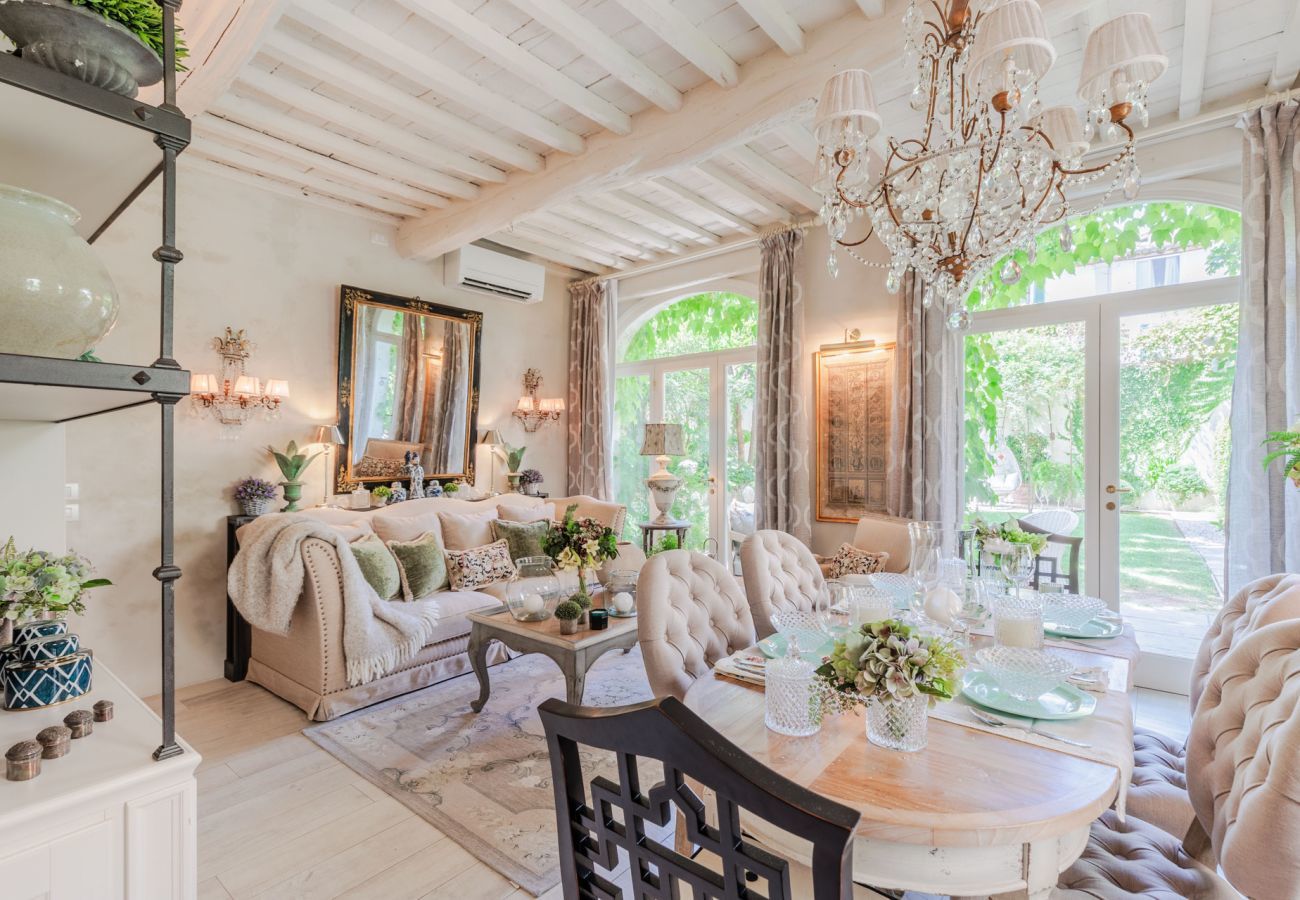 Apartment in Lucca - LA CASINA Luxury Home inside the Walls of Lucca with Garden, A/c, Wifi