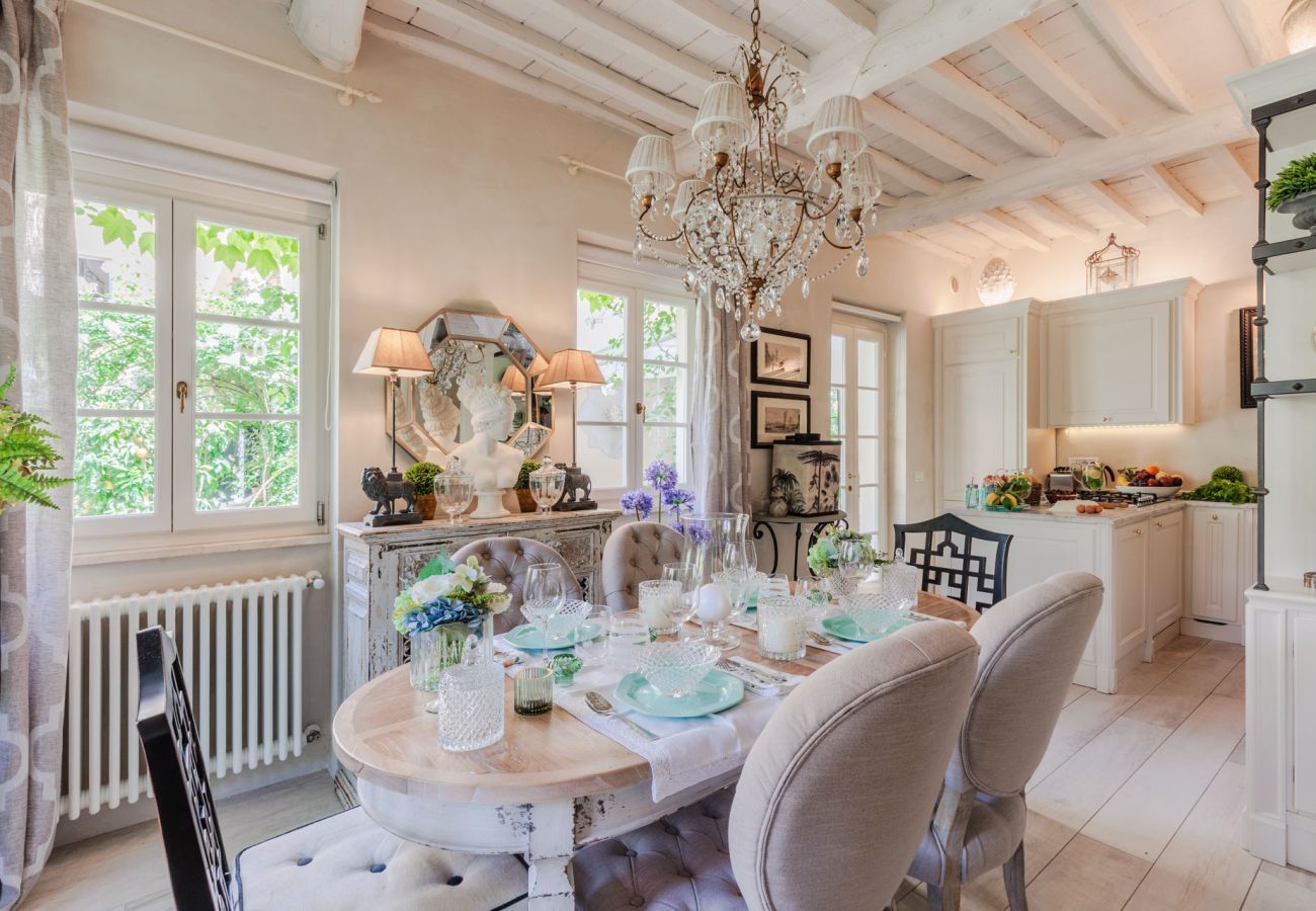 Apartment in Lucca - LA CASINA Luxury Home inside the Walls of Lucca with Garden, A/c, Wifi