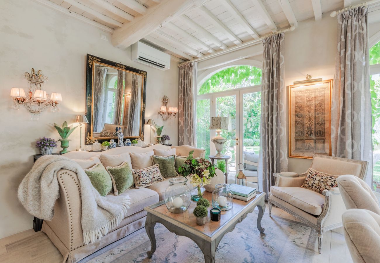 Apartment in Lucca - LA CASINA Luxury Home inside the Walls of Lucca with Garden, A/c, Wifi