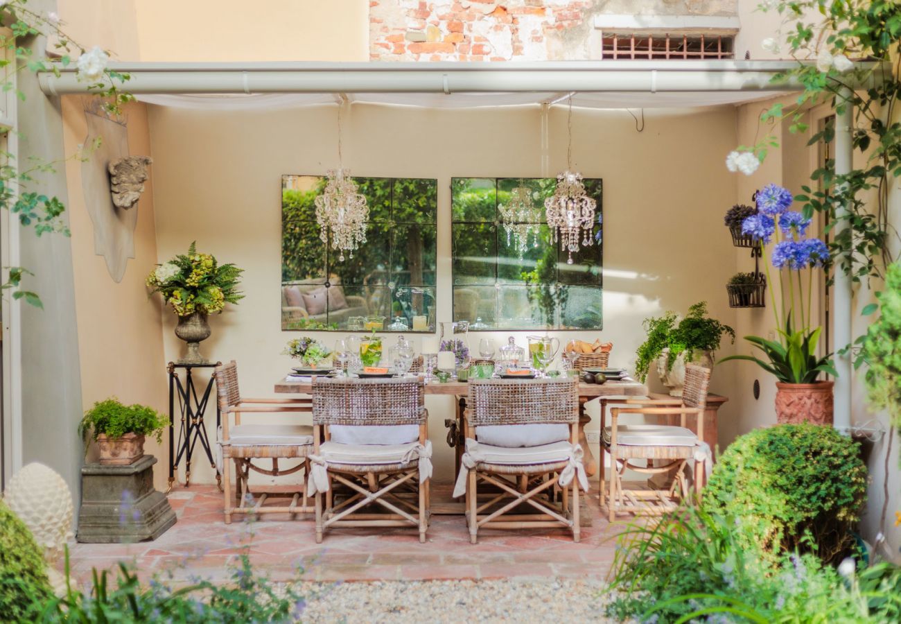 Apartment in Lucca - LA CASINA Luxury Home inside the Walls of Lucca with Garden, A/c, Wifi