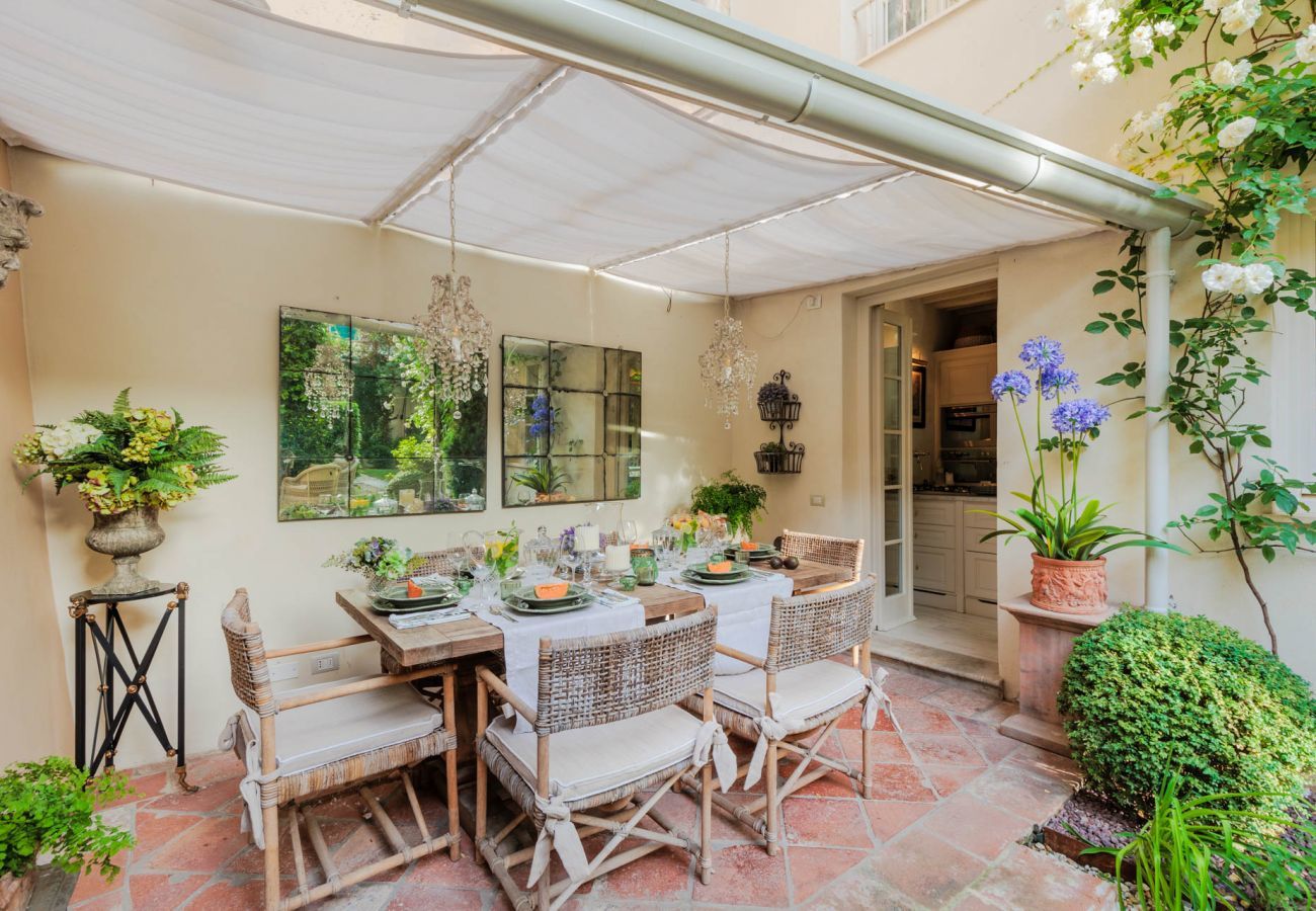 Apartment in Lucca - LA CASINA Luxury Home inside the Walls of Lucca with Garden, A/c, Wifi