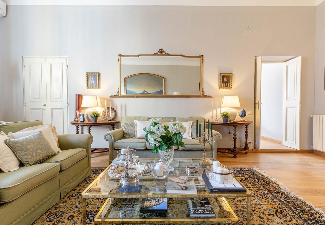 Apartment in Lucca - THE 1500S PALACE TERRACE APARTMENT IN LUCCA, Air Conditioning Wifi Views