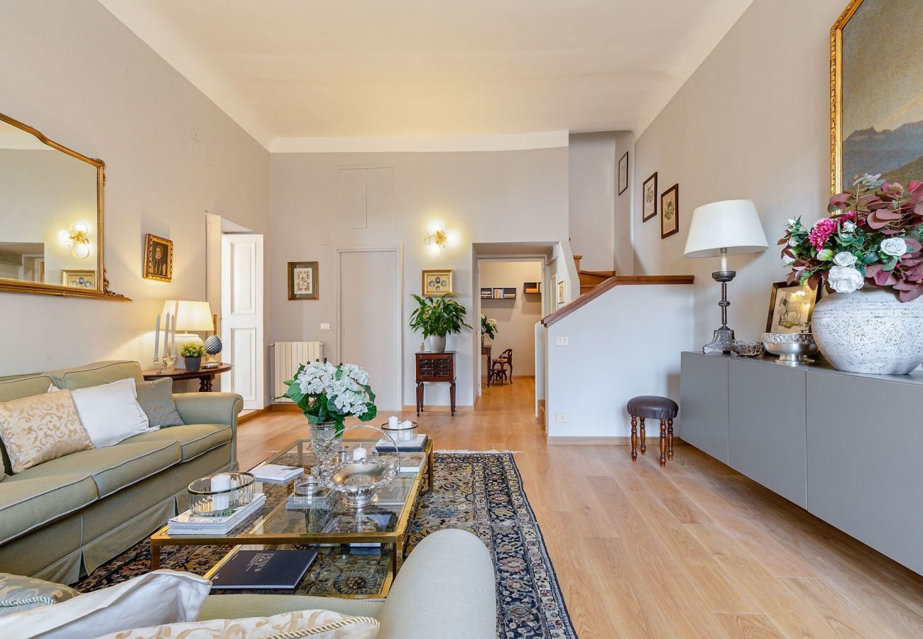 Apartment in Lucca - THE 1500S PALACE TERRACE APARTMENT IN LUCCA, Air Conditioning Wifi Views