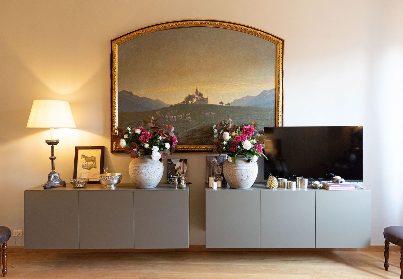 Apartment in Lucca - THE 1500S PALACE TERRACE APARTMENT IN LUCCA, Air Conditioning Wifi Views