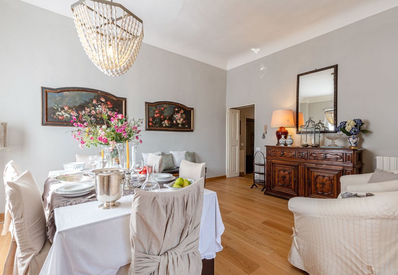 Apartment in Lucca - THE 1500S PALACE TERRACE APARTMENT IN LUCCA, Air Conditioning Wifi Views